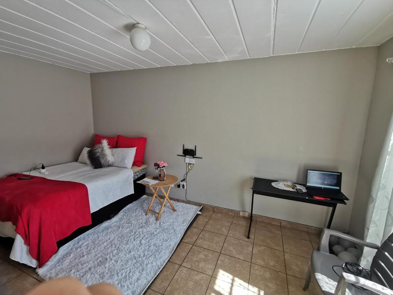 To Let 3 Bedroom Property for Rent in Kannoniers Park North West